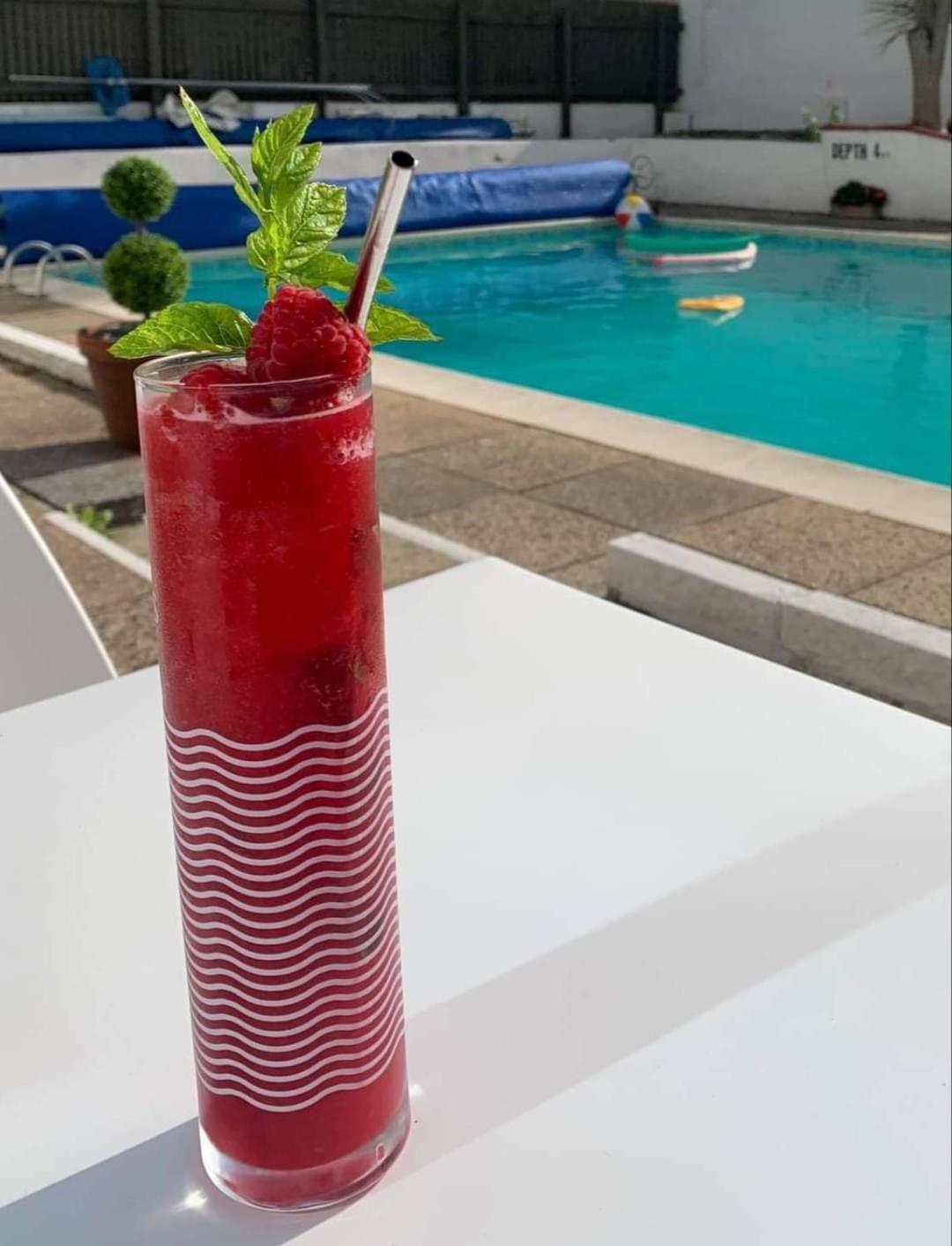 Pine Lodge Hotel New Quay エクステリア 写真