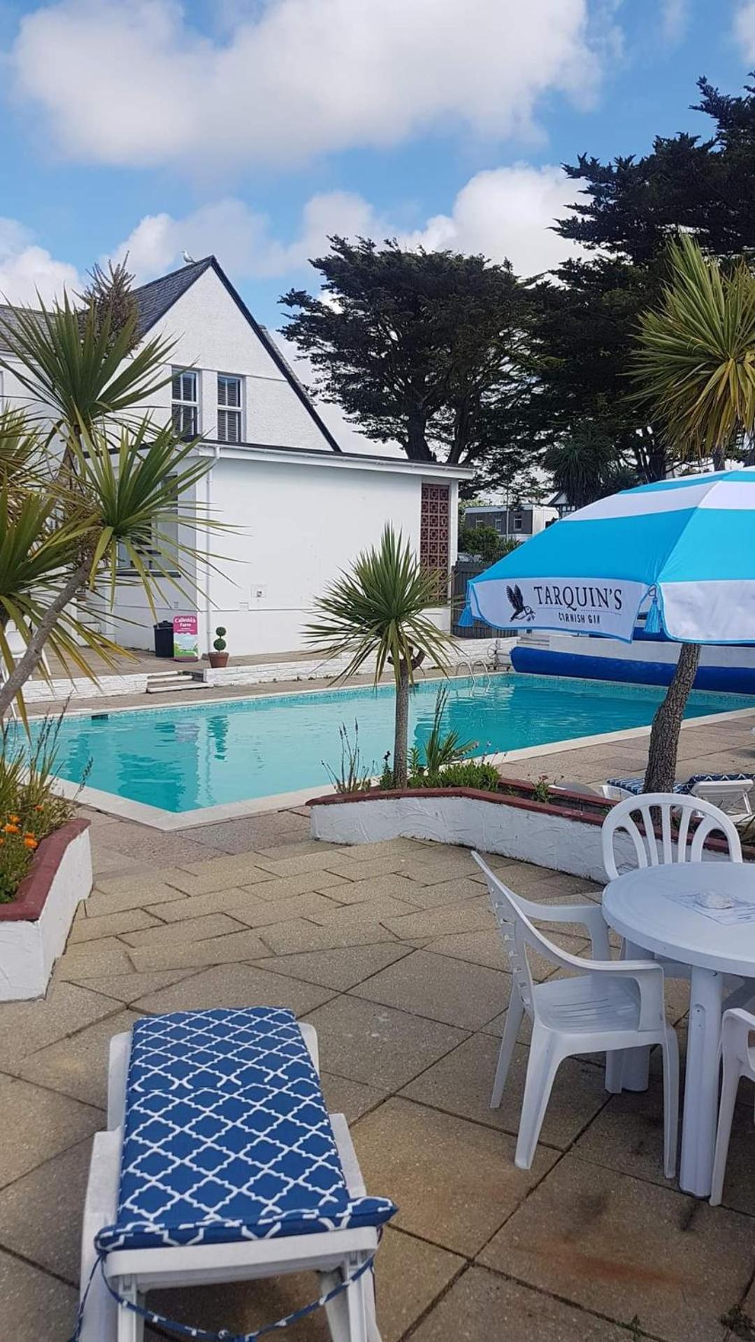 Pine Lodge Hotel New Quay エクステリア 写真