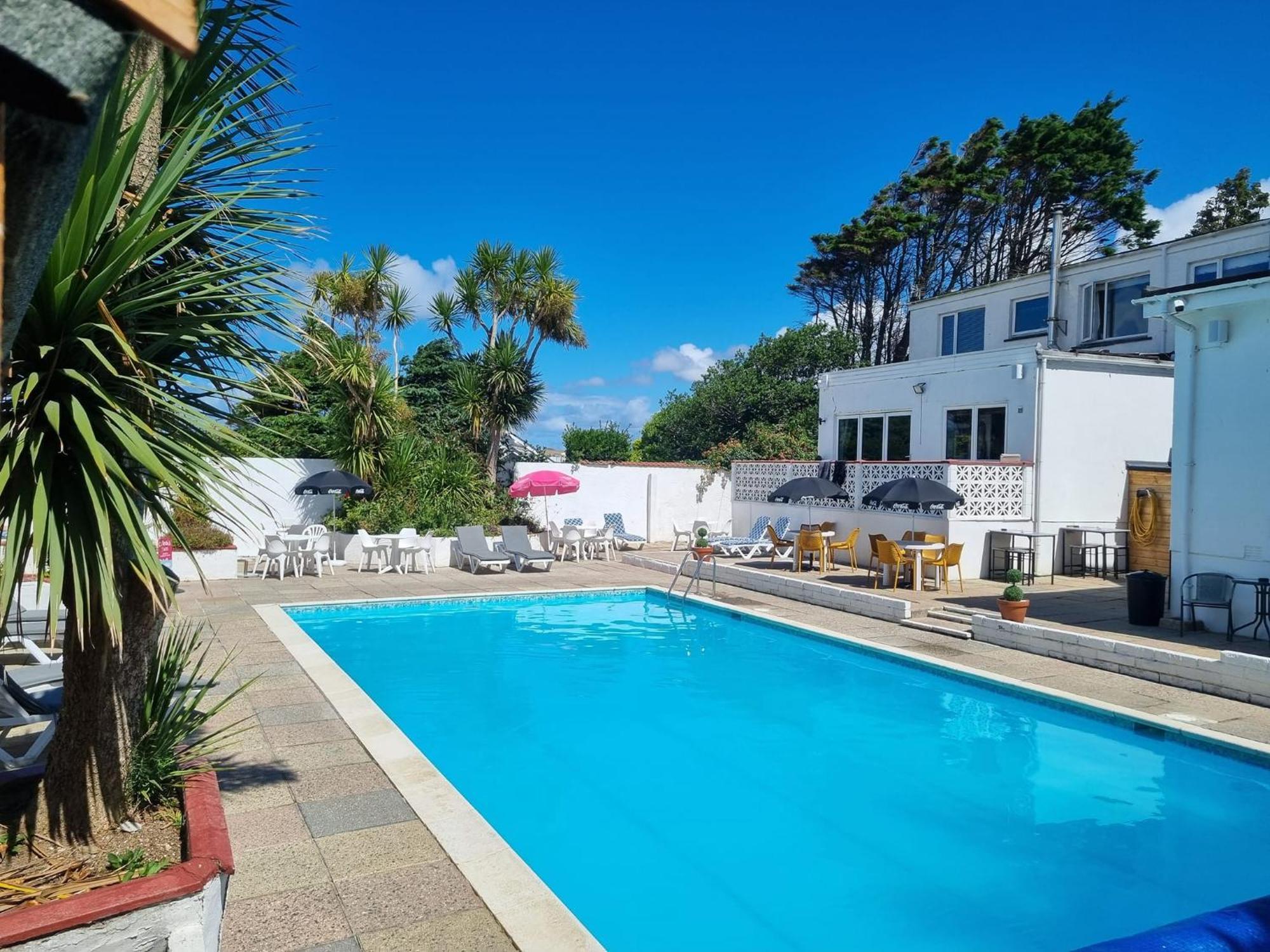 Pine Lodge Hotel New Quay エクステリア 写真