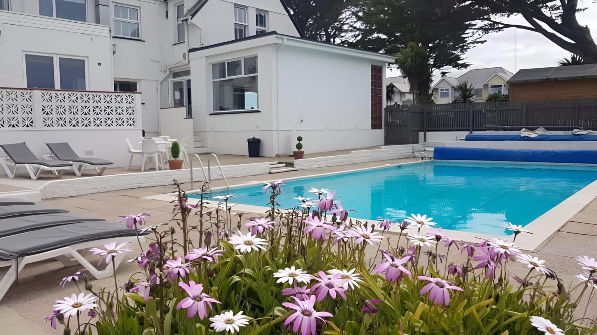 Pine Lodge Hotel New Quay エクステリア 写真