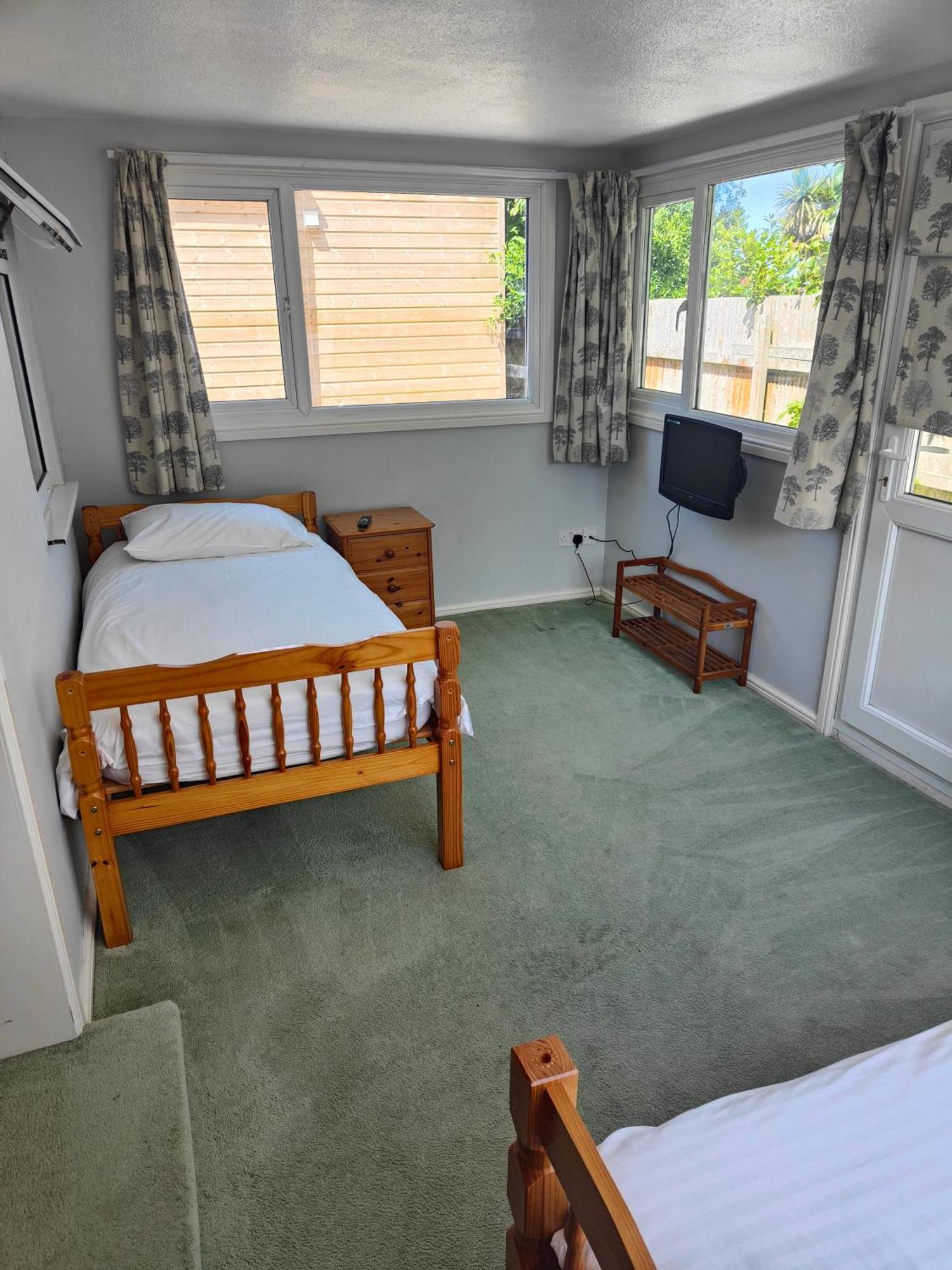 Pine Lodge Hotel New Quay エクステリア 写真