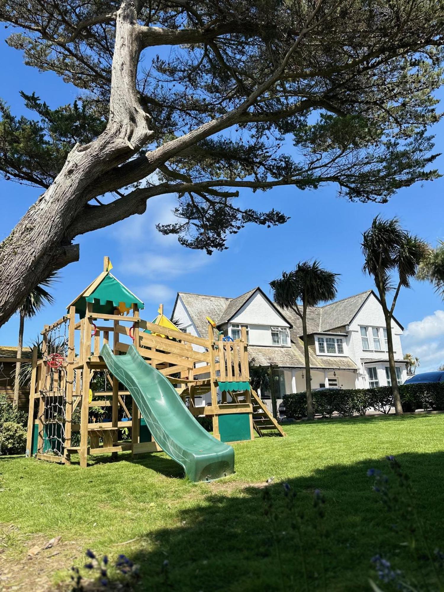 Pine Lodge Hotel New Quay エクステリア 写真