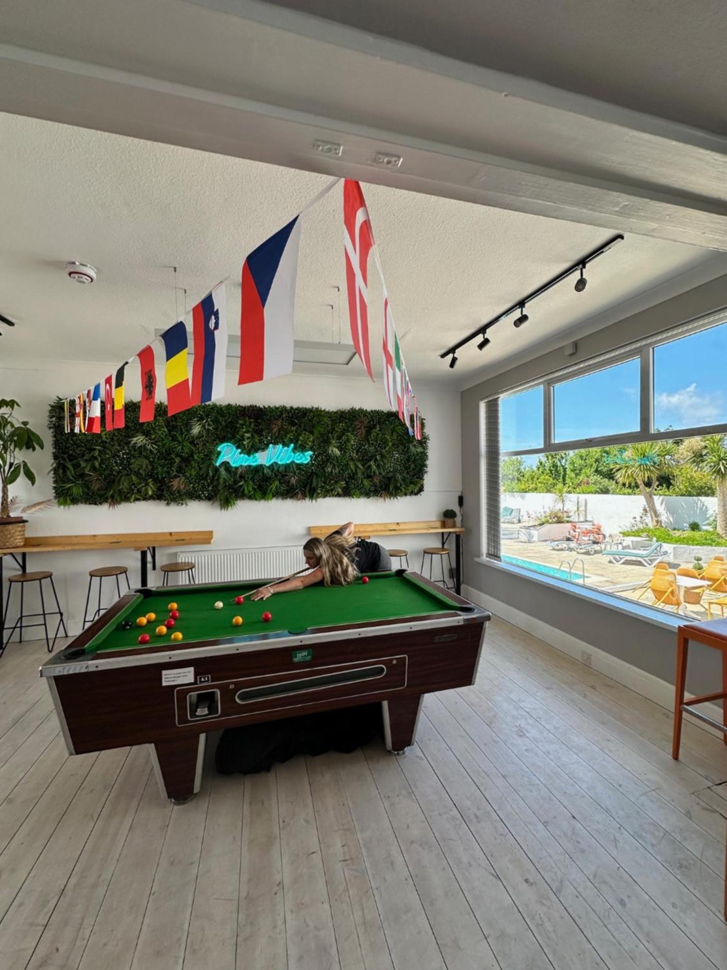 Pine Lodge Hotel New Quay エクステリア 写真
