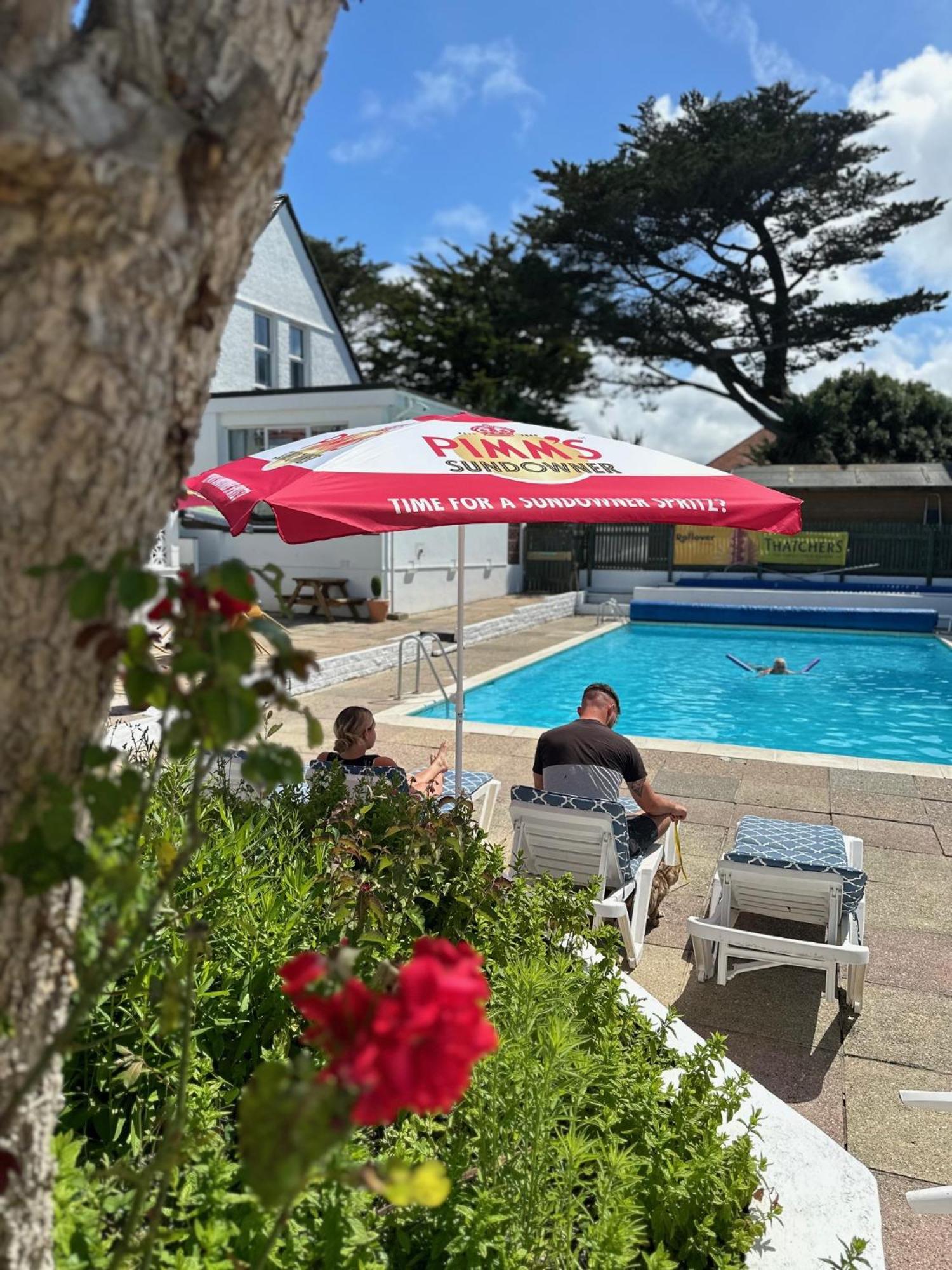 Pine Lodge Hotel New Quay エクステリア 写真
