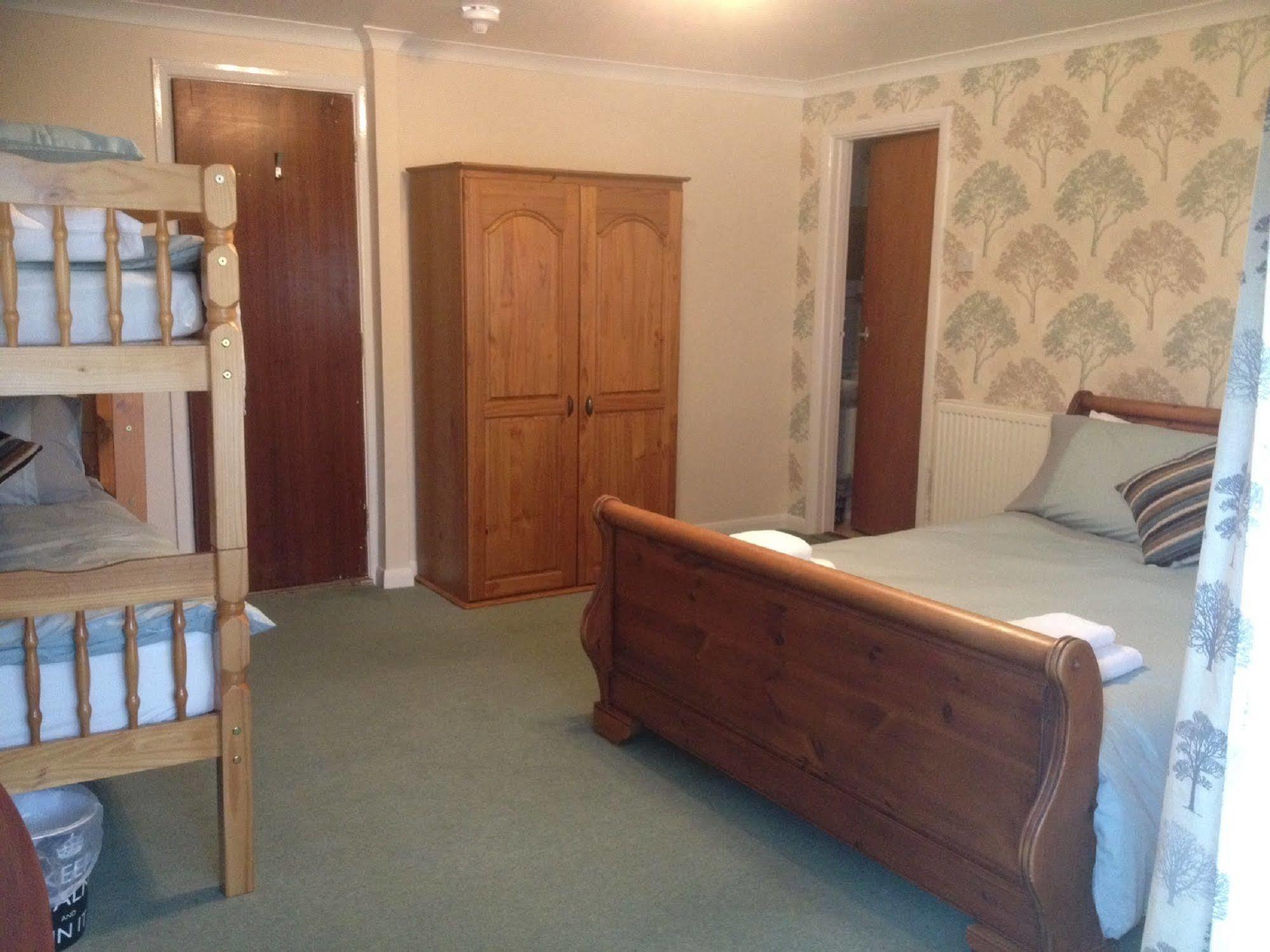 Pine Lodge Hotel New Quay エクステリア 写真