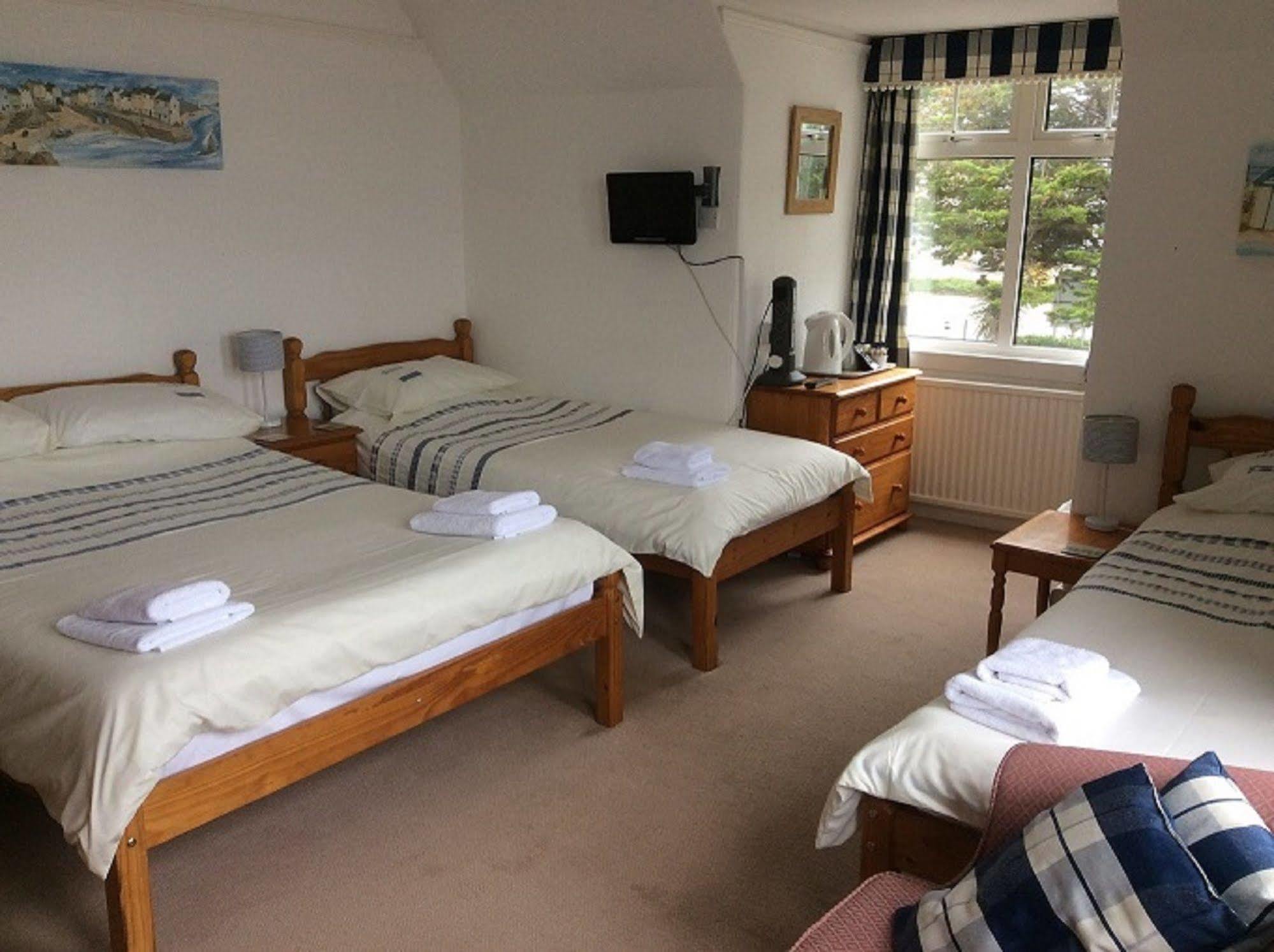 Pine Lodge Hotel New Quay エクステリア 写真