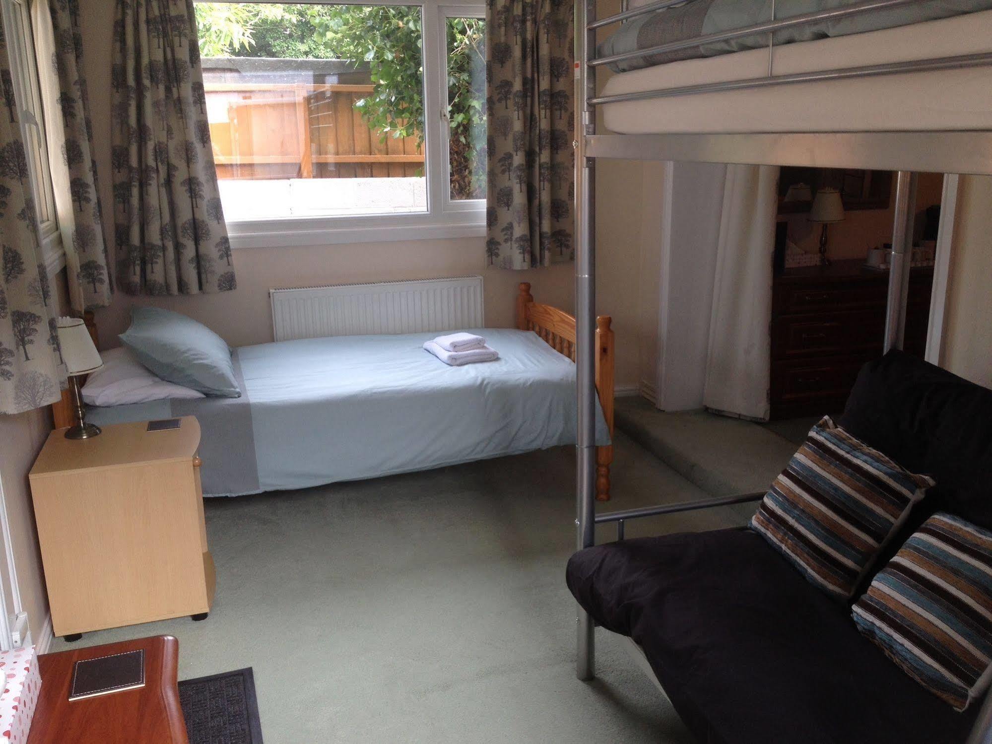 Pine Lodge Hotel New Quay エクステリア 写真